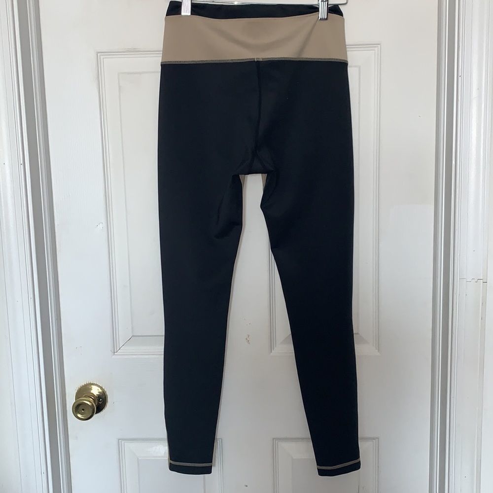 Tan + Lines Active Leggings - Picture 3 of 5